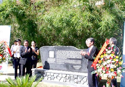 At the ceremony to receive the memorial stele of Phan Boi Chau in Thua Thien-Hue Province (Photo: SGGP)